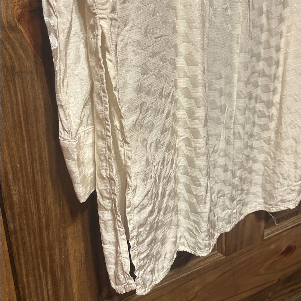 White button down top. - image 3